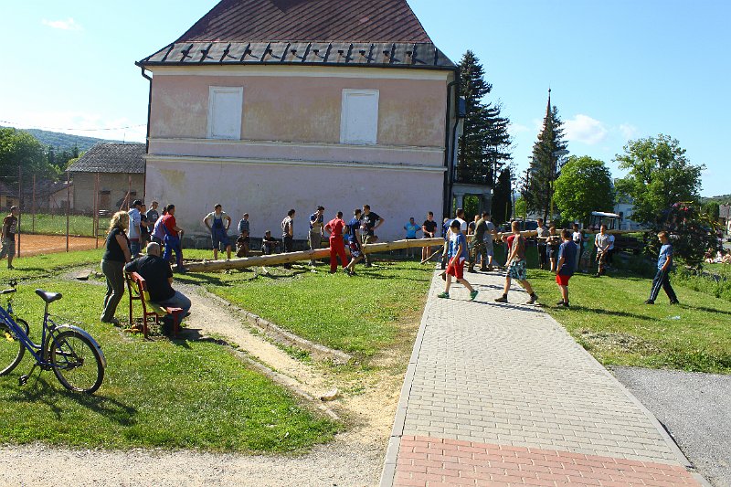 Stavanie maja (11).JPG